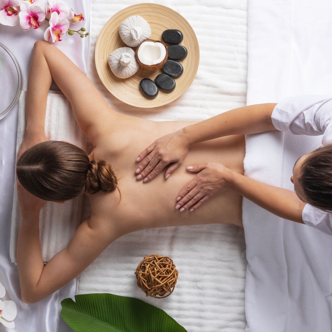 The Best Street-Side Thai Massage Parlors vs. High-End Spas in Bangkok